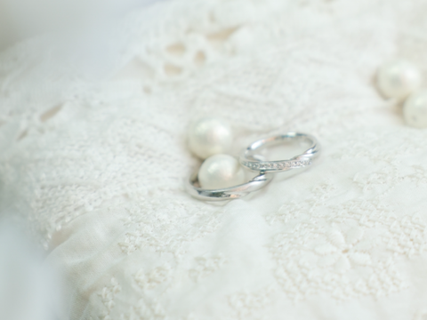 【エクセルコダイヤモンド(EXELCO DIAMOND)の口コミ】 夫との好みが合わずセットリングではないのですが、デザインの似ている指…