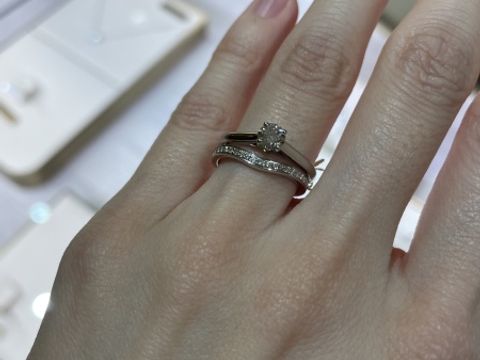 【カルティエ(Cartier)の口コミ】 店舗でいくつか見せていただいた中で、シンプルで長く付けれそうだなと思…