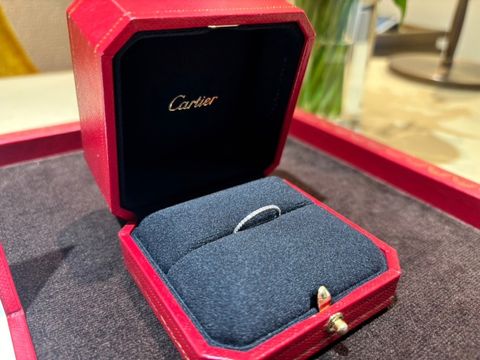 【カルティエ(Cartier)の口コミ】 婚約時だけでなく、ずっと使用できるように重ね付けができる指輪を探して…