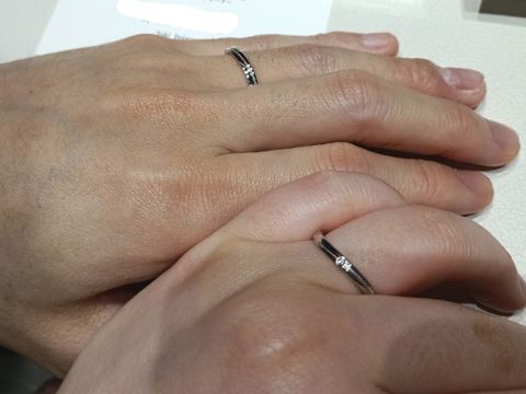 【アイプリモ(I-PRIMO)の口コミ】 ダイヤモンドが少なめだがミル打ちが全体に施されているため、シンプルだ…