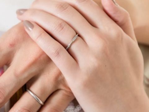 【シャネル(CHANEL)の口コミ】 CHANELのカメリアシリーズでお花の形になっているのがとても可愛い。他に…