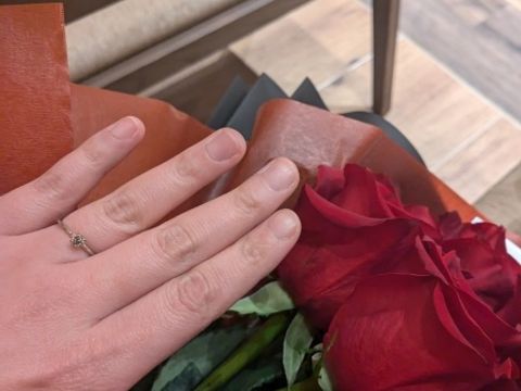 【ティファニー(Tiffany & Co.)の口コミ】 ダイヤが1つキラキラしていて存在感があります。結婚指輪と重ね付けしてよ…