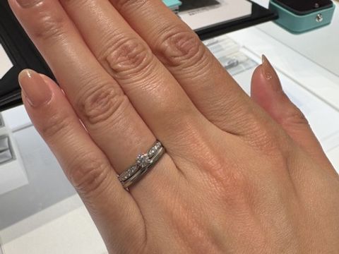 【ティファニー(Tiffany & Co.)の口コミ】 ティファニーは、アイコニックなソリティアタイプの婚約指輪を一度つけて…