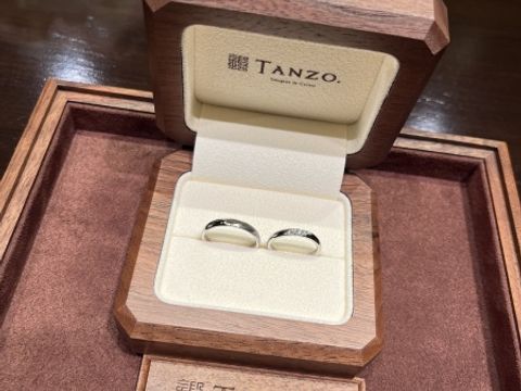 【TANZO.(鍛造指輪)の口コミ】 日常使いなのでつけ心地優先で選びました。新郎の指輪にはマット加工を入…