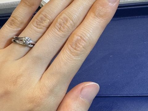 【銀座ダイヤモンドシライシの口コミ】 シンプルではありますが、指にフィットする付け心地の良い指輪です。ダイ…