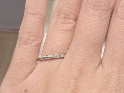 【銀座ダイヤモンドシライシの口コミ】 とてもキラキラしています。
店員さんが「他のお店は白い光でキラキラさせ…