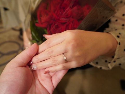 【銀座ダイヤモンドシライシの口コミ】 ・デザインが豊富
・細いところまでこだわることができ、納得のいく指輪を…