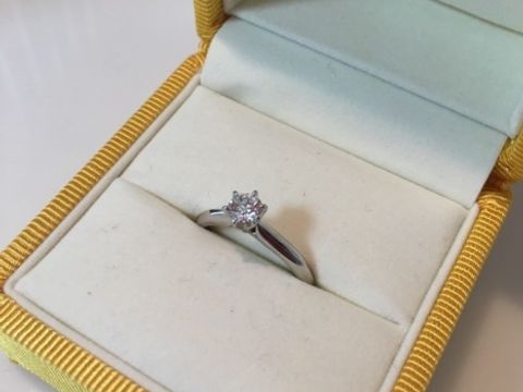 【ケイウノ ブライダル(K.UNO BRIDAL)の口コミ】 個性的な形だと年齢が進むにつれて似合わなくなる可能性もあるため、長く…