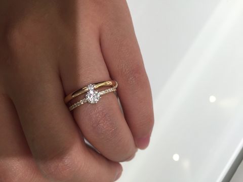 【カルティエ(Cartier)の口コミ】 シンプルなデザインのリングです。プラチナで探していたのですが、ゴール…