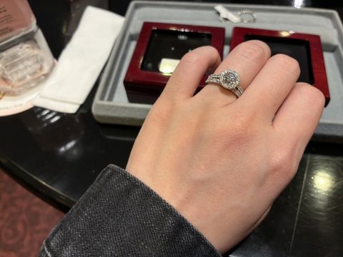 【ケイウノ ブライダル(K.UNO BRIDAL)の口コミ】 
ハーフエタニティの指輪を探していたため、複数のデザインを試着させてい…