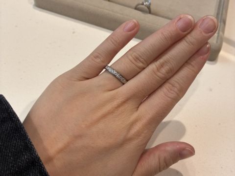 【BRILLIANCE+(ブリリアンスプラス)の口コミ】 ハーフエタニティリングを探していたところ、理想的な掘り留めタイプの指…