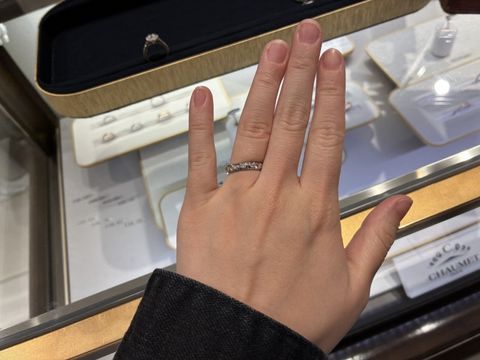 【ショーメ(CHAUMET)の口コミ】 ハーフエタニティのような華やかなデザインの指輪を探していました。ショ…