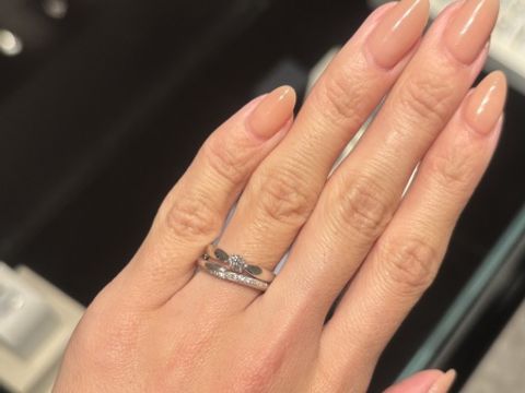 【銀座ダイヤモンドシライシの口コミ】 関節が太いので握った時の着け心地が気に入りました。スターリーのデザイ…