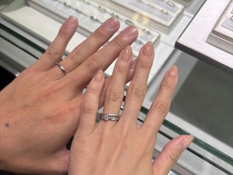 【アイプリモ(I-PRIMO)の口コミ】 ウェーブ型、ダイヤ付きの指輪を探していました。金額も予算が二人で30万…