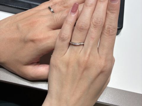 【ラザール ダイヤモンド(LAZARE DIAMOND)の口コミ】 重ね付けができるシンプルなデザインで探していましたが、ダイヤモンドが…