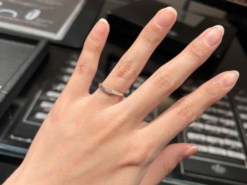 【エクセルコダイヤモンド(EXELCO DIAMOND)の口コミ】 繊細なデザインと、ダイヤモンドの深みのある輝きに心を奪われました。派…