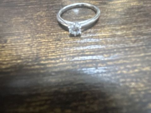 【ケイウノ ブライダル(K.UNO BRIDAL)の口コミ】 プラチナのストレートリング
ザ王道なデザインを施してもらいダイヤを支え…