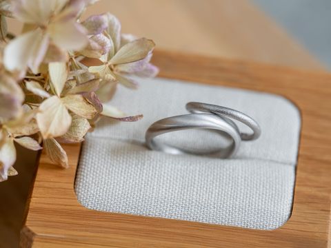 【Cayof(カヨフ)の口コミ】 デザインは同じものにしたく、夫のシンプルがいいという意見と、妻の柔ら…