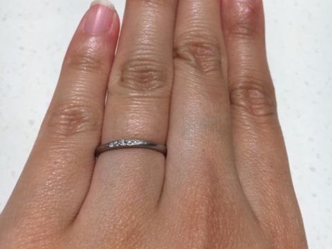 【VANillA(ヴァニラ)の口コミ】 シンプルで細いタイプの指輪を探していました。たくさんのお店を見て回り…
