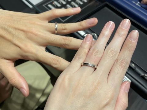 【銀座ダイヤモンドシライシの口コミ】 デザインに個性があり、婚約指輪に負けない存在感を放つ指輪がいいなと思…