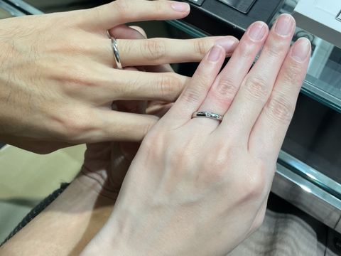 【ラザール ダイヤモンド(LAZARE DIAMOND)の口コミ】 初めはミルグレインデザイン目当てで訪れたのですが、こちらのデザインを…