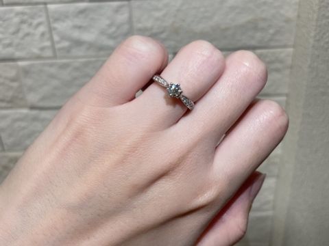 【BRILLIANCE+(ブリリアンスプラス)の口コミ】 プロポーズで頂いたダイヤが際立つ素敵なデザインで、いくつものデザイン…