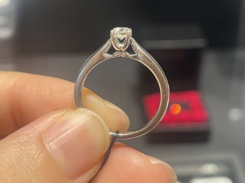 【エクセルコダイヤモンド(EXELCO DIAMOND)の口コミ】 自分の指にはやや太めのリングが良いなと思いこちらを提案していただきま…