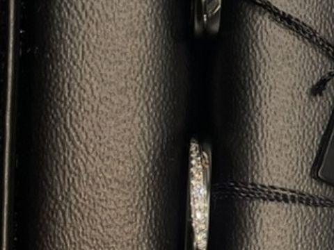 【ラザール ダイヤモンド(LAZARE DIAMOND)の口コミ】 ストレートタイプの指輪を探していました。ダイヤの入っていない指輪にも…