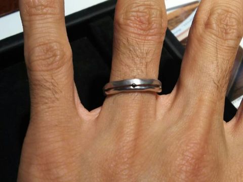 【JEWELRY  KAMATA(ジュエリーかまた)の口コミ】 メンズのはシンプルなものが多い中、こちらはレディースとお揃いでデザイ…