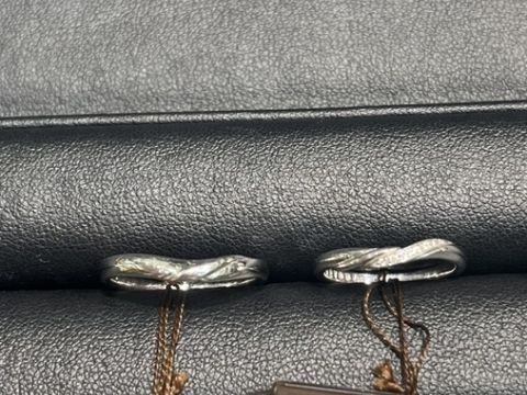 【カオキ　ダイヤモンド専門卸直営店の口コミ】 ウェーブ型の結婚指輪を探していると伝えるとたくさんの種類のものを出し…