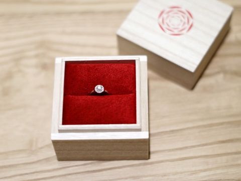 【出雲結(いずもゆい)の口コミ】 ダイヤモンドが大きくかつ綺麗に見えるデザインです。
それぞれに意味が込…