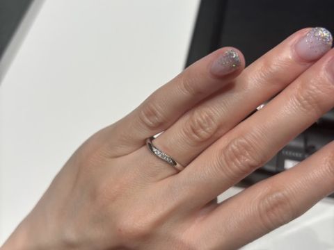 【ラザール ダイヤモンド(LAZARE DIAMOND)の口コミ】 何年経っても飽きないシンプルさがありつつ、一目で見てわかるデザイン性…