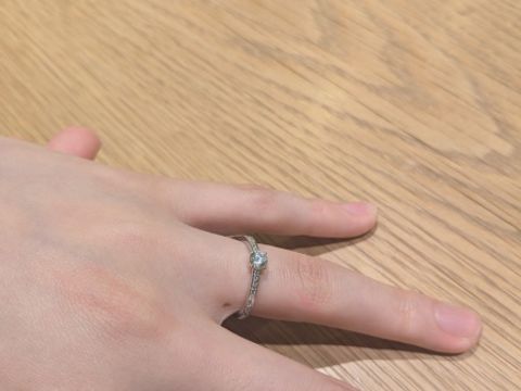 【EITO(エイト)の口コミ】 細かいメレダイヤのみがあしらわれたデザインは他ブランドでもよく見るが…