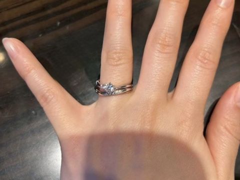 【ケイウノ ブライダル(K.UNO BRIDAL)の口コミ】 緩やかなウェーブで着け心地がよかった。普段指輪をしないので違和感がな…