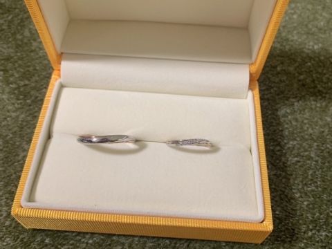 【ケイウノ ブライダル(K.UNO BRIDAL)の口コミ】 デザインが多くどれにするか悩んだが、今回買った指輪は2色で構成されてい…