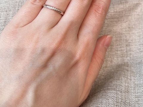 【アイプリモ(I-PRIMO)の口コミ】 斜めにダイヤが入っているので、正面から見ても横から見てもダイヤが見え…