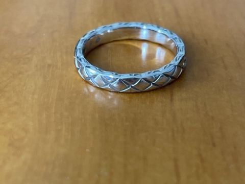 【シャネル(CHANEL)の口コミ】 プラチナのココクラッシュデザインです。男性用として購入したのでダイヤ…