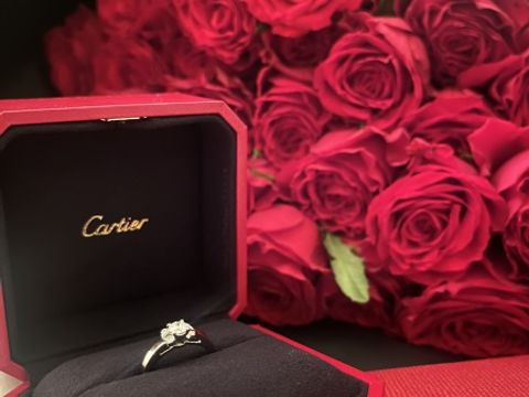 【カルティエ(Cartier)の口コミ】 バレリーナという名前にぴったりなかわいい指輪です。少し珍しい形で、周…