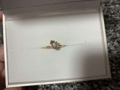 【ケイウノ ブライダル(K.UNO BRIDAL)の口コミ】 サンリオとコラボしている指輪で、ティーカップにポムポムプリンくんとマ…