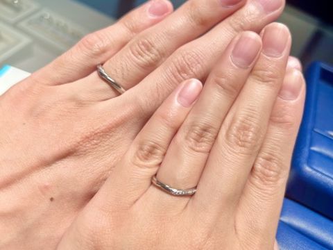 【銀座ダイヤモンドシライシの口コミ】 細身のデザインにも関わらず、大きめな手に対しての存在感は薄れずどの方…