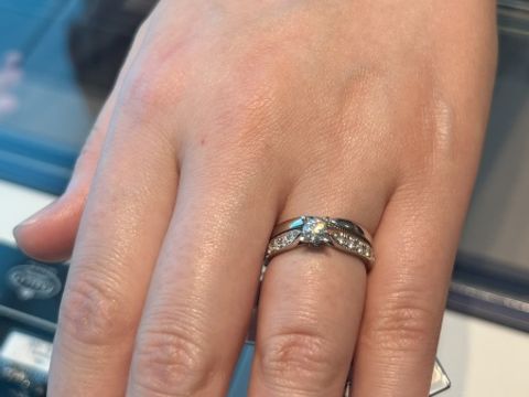 【エクセルコダイヤモンド(EXELCO DIAMOND)の口コミ】 パヴェタイプの婚約指輪が好みで、比較的近くにあったシライシさんに行く…