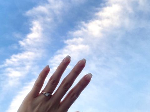 【アイプリモ(I-PRIMO)の口コミ】 彼が一生懸命選んでくれたものです。
指輪の色が2色で交差しているデザイ…