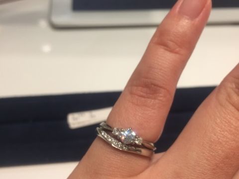 【4℃ BRIDAL(ヨンドシーブライダル)の口コミ】 私はディズニー好きなので、ディズニーの商品を扱っているところにしよう…