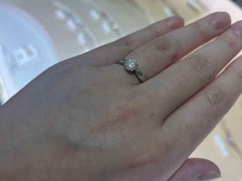 【ティファニー(Tiffany & Co.)の口コミ】 しっかり地金を使われており、リングがしっかりしていて好みでした。また…