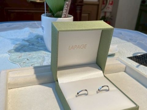 【LAPAGE(ラパージュ)の口コミ】 指が綺麗に見える飽きの来ないデザイン。
単体でつけても煌びやかで気持ち…