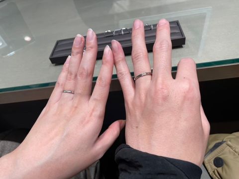 【アイプリモ(I-PRIMO)の口コミ】 女性向けのダイヤの入り方と男性向けのデザインの統一感が良い。丸みを帯…