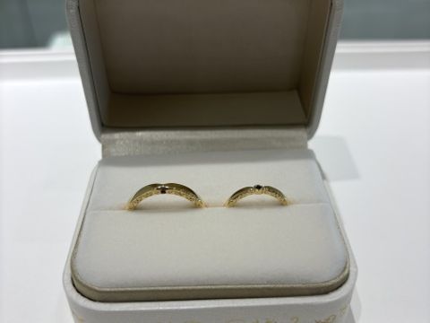 【Disney PRINCESS Aladdin(ディズニープリンセスアラジン)の口コミ】 ゴールドの結婚指輪を探していて、アラジンシリーズがピッタリと2人の好み…