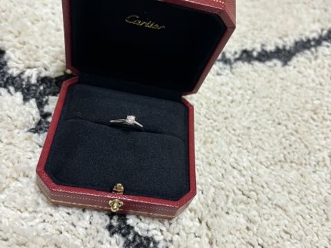 【カルティエ(Cartier)の口コミ】 とにかく王道のデザインに惹かれました。ウェーブのかかったものや、ダイ…