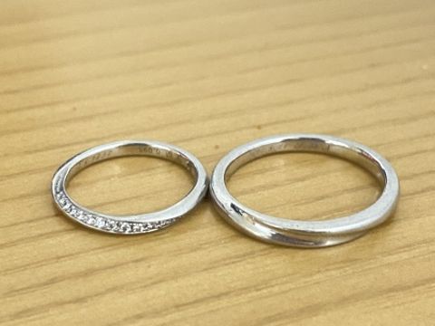 【銀座ダイヤモンドシライシの口コミ】 婚約指輪と同じ種類のものにしたので重ね付けをすることができ、婚約指輪…