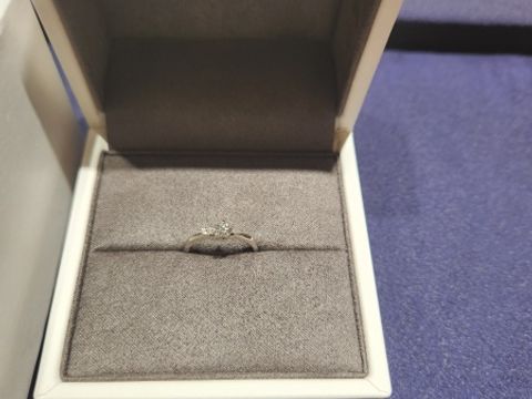 【TOWA(永遠)の口コミ】  何種類かのV字の指輪で検討し、試着させていただき、指輪のデザインのメ…